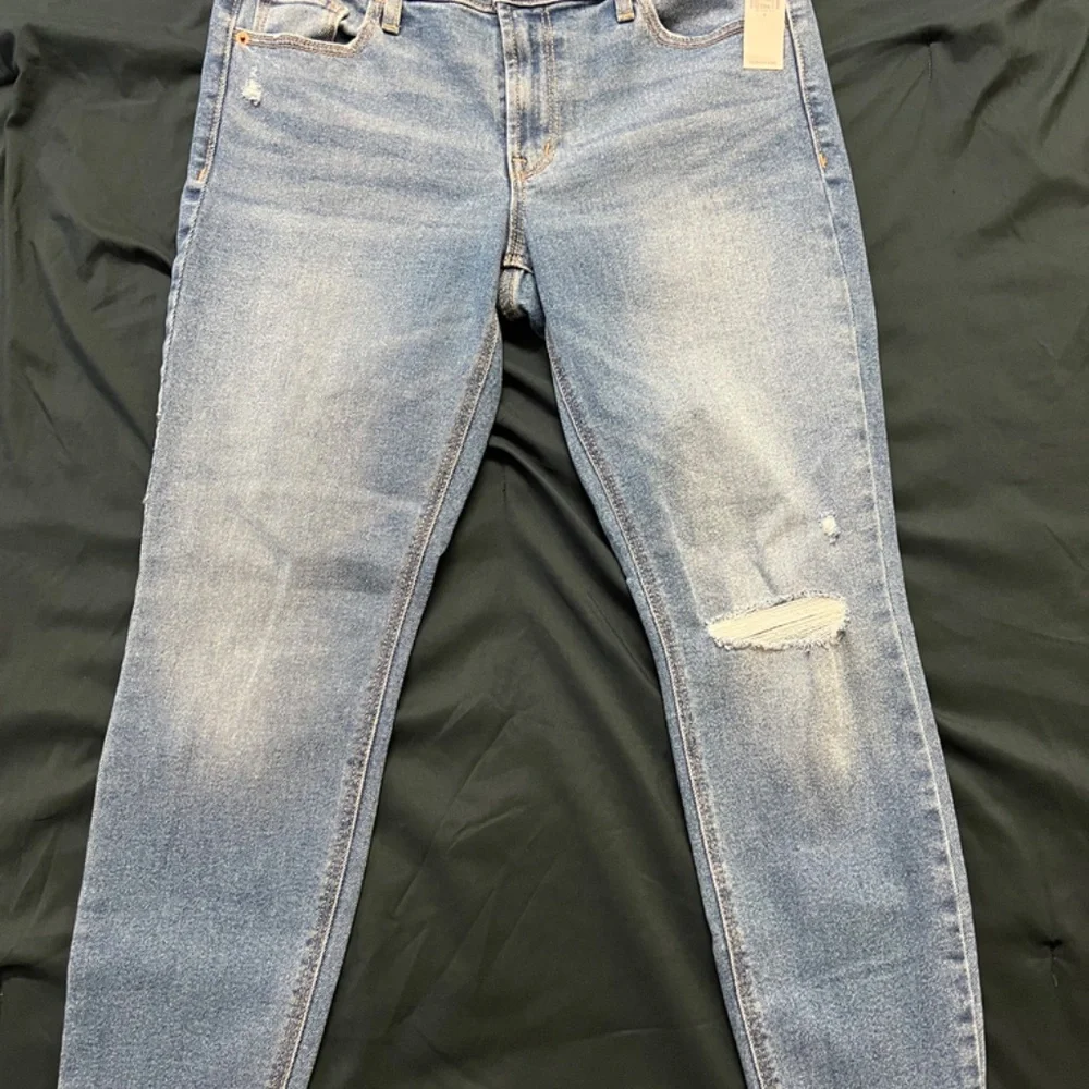 NWT Old Navy Mid-Rise Rockstar Super-Skinny Ankle Jeans - Picture 5 of 11
